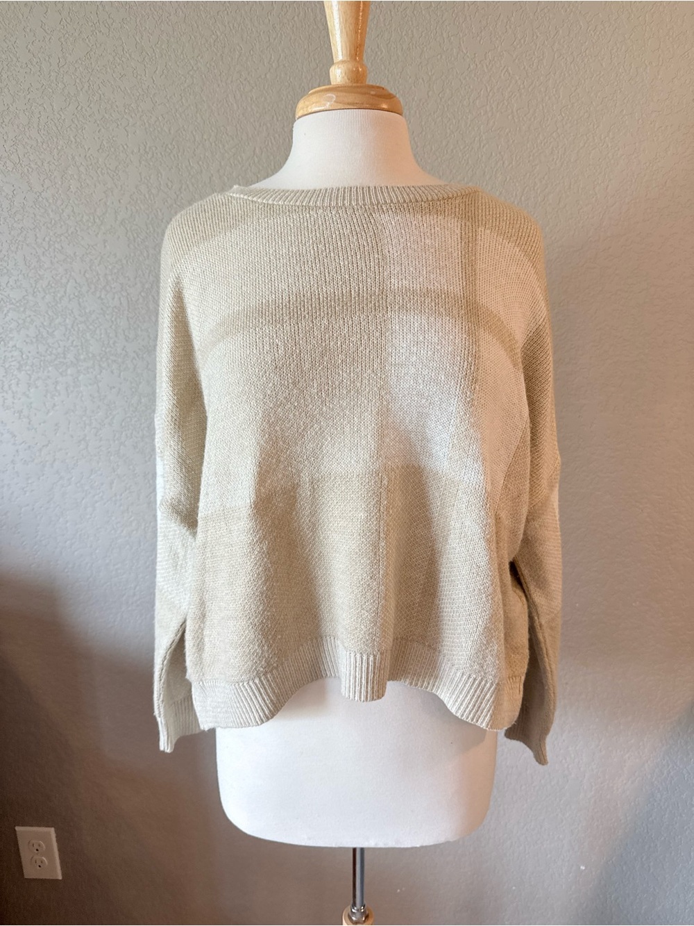 Time and Tru Cream Relaxed Knit Sweater Medium Side Slit